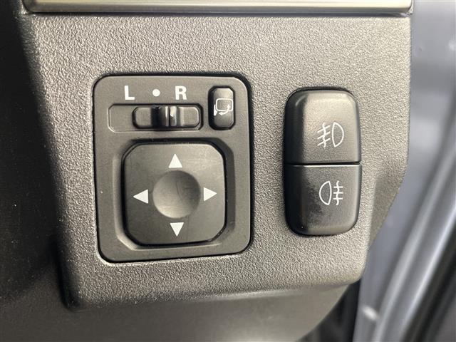 パジェロ ロング　エクシード　禁煙車　社外７型ナビ　フルセグＴＶ／Ｂｌｕｅｔｏｏｔｈ／ＣＤ／ＤＶＤ　１７インチ社外アルミホイール　純正アルミホイール積込　フォグライト　ＢＳＭ　レーンキープシステム　オートライト（12枚目）