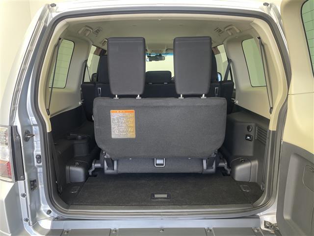 パジェロ ロング　エクシード　禁煙車　社外７型ナビ　フルセグＴＶ／Ｂｌｕｅｔｏｏｔｈ／ＣＤ／ＤＶＤ　１７インチ社外アルミホイール　純正アルミホイール積込　フォグライト　ＢＳＭ　レーンキープシステム　オートライト（13枚目）