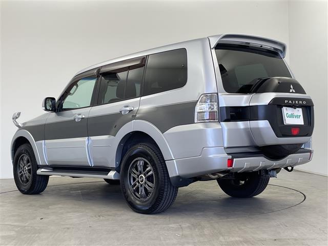 パジェロ ロング　エクシード　禁煙車　社外７型ナビ　フルセグＴＶ／Ｂｌｕｅｔｏｏｔｈ／ＣＤ／ＤＶＤ　１７インチ社外アルミホイール　純正アルミホイール積込　フォグライト　ＢＳＭ　レーンキープシステム　オートライト（19枚目）