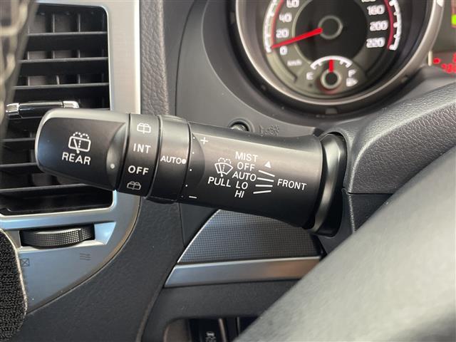 パジェロ ロング　エクシード　禁煙車　社外７型ナビ　フルセグＴＶ／Ｂｌｕｅｔｏｏｔｈ／ＣＤ／ＤＶＤ　１７インチ社外アルミホイール　純正アルミホイール積込　フォグライト　ＢＳＭ　レーンキープシステム　オートライト（23枚目）