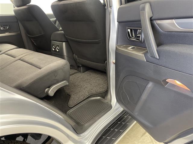 パジェロ ロング　エクシード　禁煙車　社外７型ナビ　フルセグＴＶ／Ｂｌｕｅｔｏｏｔｈ／ＣＤ／ＤＶＤ　１７インチ社外アルミホイール　純正アルミホイール積込　フォグライト　ＢＳＭ　レーンキープシステム　オートライト（30枚目）