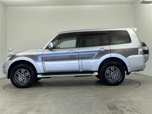 パジェロ ロング　エクシード　禁煙車　社外７型ナビ　フルセグＴＶ／Ｂｌｕｅｔｏｏｔｈ／ＣＤ／ＤＶＤ　１７インチ社外アルミホイール　純正アルミホイール積込　フォグライト　ＢＳＭ　レーンキープシステム　オートライト（37枚目）
