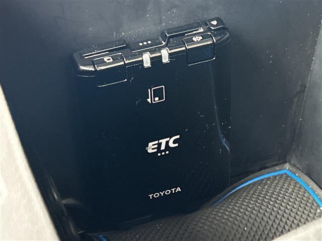 ハイラックス Ｚ　禁煙車　ＴＲＤ　ＲＡＹＳホイール　純正ナビ　バックカメラ　前後コーナーセンサー　トヨタセーフティーセンス　レーダークルーズコントロール　レーンキープアシスト　ＥＴＣ　プッシュスタート　スマートキー（9枚目）