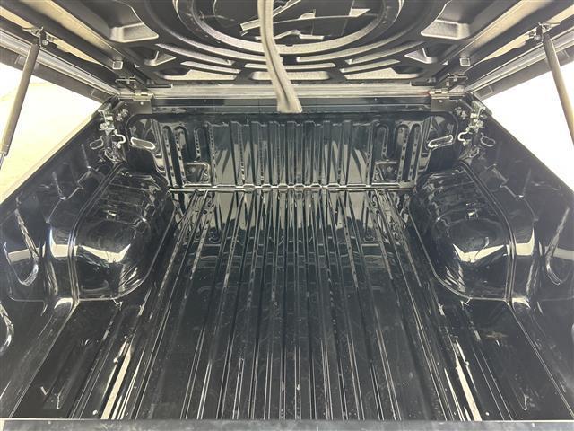 ハイラックス Ｚ　禁煙車　ＴＲＤ　ＲＡＹＳホイール　純正ナビ　バックカメラ　前後コーナーセンサー　トヨタセーフティーセンス　レーダークルーズコントロール　レーンキープアシスト　ＥＴＣ　プッシュスタート　スマートキー（16枚目）