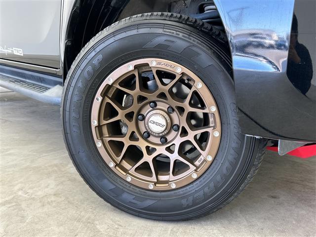 ハイラックス Ｚ　禁煙車　ＴＲＤ　ＲＡＹＳホイール　純正ナビ　バックカメラ　前後コーナーセンサー　トヨタセーフティーセンス　レーダークルーズコントロール　レーンキープアシスト　ＥＴＣ　プッシュスタート　スマートキー（17枚目）