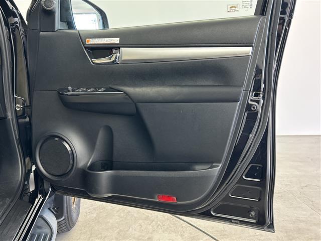 ハイラックス Ｚ　禁煙車　ＴＲＤ　ＲＡＹＳホイール　純正ナビ　バックカメラ　前後コーナーセンサー　トヨタセーフティーセンス　レーダークルーズコントロール　レーンキープアシスト　ＥＴＣ　プッシュスタート　スマートキー（38枚目）