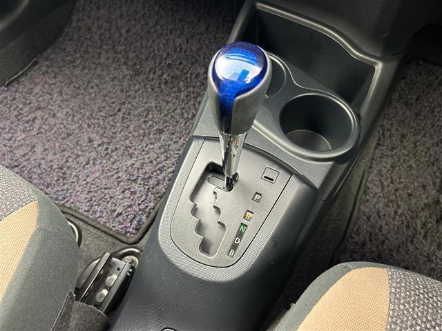 アクア Ｓ　グランパー　純正ナビ　全周囲　ＬＥＤヘッドライト　トヨタセーフティーセンス　レーンキープアシスト　前後コーナーセンサー　パーキングアシスト　オートライト　オートマチックハイビーム　スペアーキー　取説（13枚目）