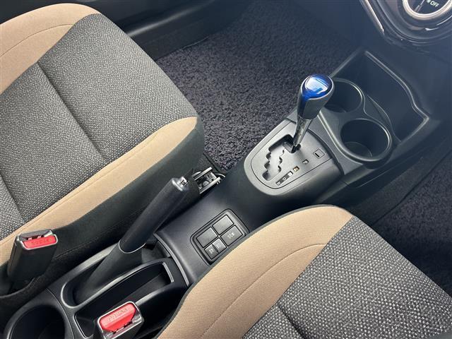 アクア Ｓ　グランパー　純正ナビ　全周囲　ＬＥＤヘッドライト　トヨタセーフティーセンス　レーンキープアシスト　前後コーナーセンサー　パーキングアシスト　オートライト　オートマチックハイビーム　スペアーキー　取説（35枚目）