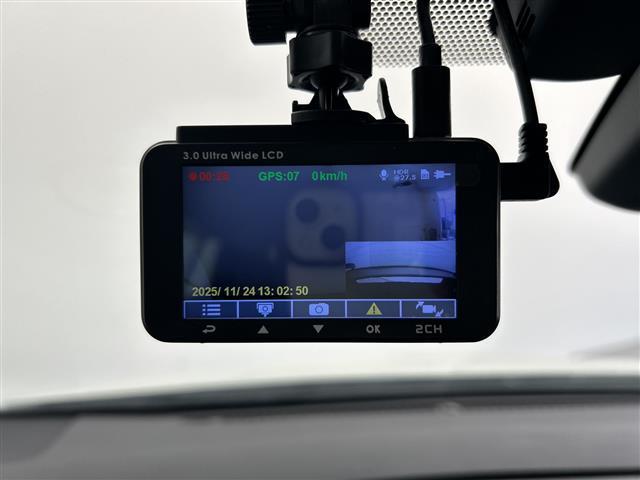 プリウス Ａ　禁煙車　純正ナビ　セーフティセンス　バックモニター　ブラインドスポットモニター　ヘッドアップディスプレイ　レーダークルーズコントロール　パワーバックドア　ワイヤレスチャージャー　パークアシスト（8枚目）