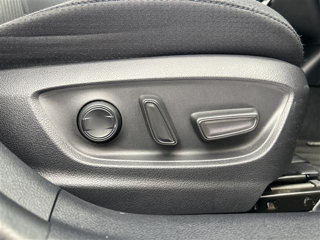 プリウス Ａ　禁煙車　純正ナビ　セーフティセンス　バックモニター　ブラインドスポットモニター　ヘッドアップディスプレイ　レーダークルーズコントロール　パワーバックドア　ワイヤレスチャージャー　パークアシスト（11枚目）