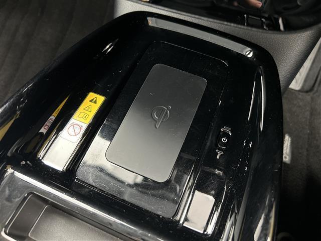 プリウス Ａ　禁煙車　純正ナビ　セーフティセンス　バックモニター　ブラインドスポットモニター　ヘッドアップディスプレイ　レーダークルーズコントロール　パワーバックドア　ワイヤレスチャージャー　パークアシスト（12枚目）