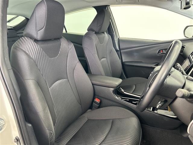 プリウス Ａ　禁煙車　純正ナビ　セーフティセンス　バックモニター　ブラインドスポットモニター　ヘッドアップディスプレイ　レーダークルーズコントロール　パワーバックドア　ワイヤレスチャージャー　パークアシスト（14枚目）