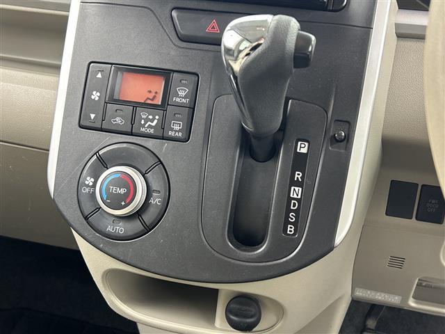 タント Ｘ　禁煙車　ナビ　オートエアコン　片側パワースライドドア　アイドリングストップ　ＥＴＣ　スマートキー　プッシュスタート　電格ミラー　Ｗエアバッグ　ＤＶＤ　フルセグ　オートライト　ＡＢＳ（11枚目）
