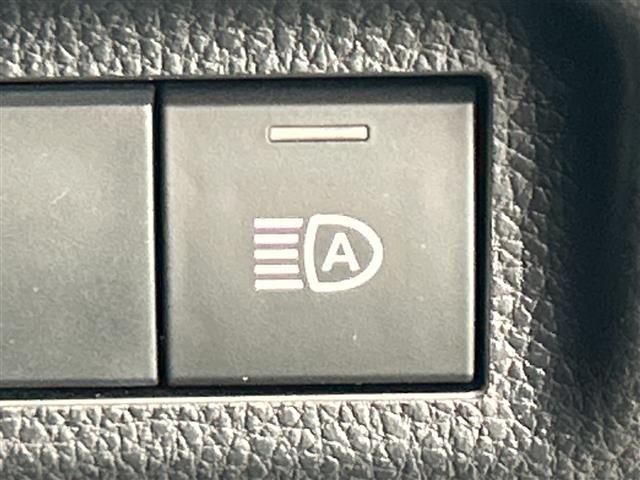 ＲＡＶ４ ハイブリッドＧ　禁煙車　純正９インチナビ　フルセグＴＶ／ＣＤ／ＤＶＤ／Ｂｌｕｅｔｏｏｔｈ／ＨＤＭＩ　サンルーフ　トヨタセーフティセンスシステム　衝突軽減ブレーキシス　オートハイビーム　レーダークルコン　ＥＴＣ（10枚目）