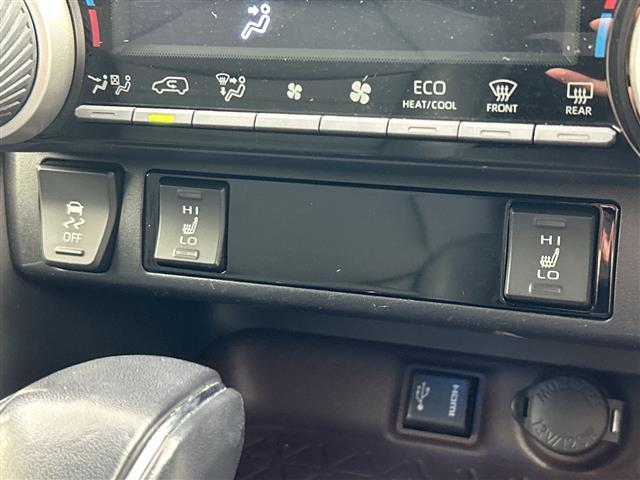 ＲＡＶ４ ハイブリッドＧ　禁煙車　純正９インチナビ　フルセグＴＶ／ＣＤ／ＤＶＤ／Ｂｌｕｅｔｏｏｔｈ／ＨＤＭＩ　サンルーフ　トヨタセーフティセンスシステム　衝突軽減ブレーキシス　オートハイビーム　レーダークルコン　ＥＴＣ（12枚目）