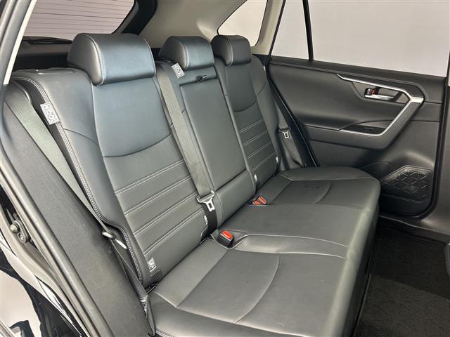 ＲＡＶ４ ハイブリッドＧ　禁煙車　純正９インチナビ　フルセグＴＶ／ＣＤ／ＤＶＤ／Ｂｌｕｅｔｏｏｔｈ／ＨＤＭＩ　サンルーフ　トヨタセーフティセンスシステム　衝突軽減ブレーキシス　オートハイビーム　レーダークルコン　ＥＴＣ（14枚目）