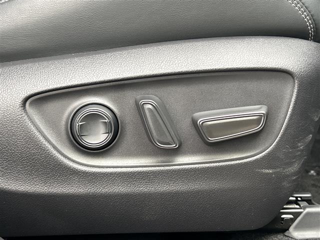 ＲＡＶ４ ハイブリッドＧ　禁煙車　純正９インチナビ　フルセグＴＶ／ＣＤ／ＤＶＤ／Ｂｌｕｅｔｏｏｔｈ／ＨＤＭＩ　サンルーフ　トヨタセーフティセンスシステム　衝突軽減ブレーキシス　オートハイビーム　レーダークルコン　ＥＴＣ（37枚目）