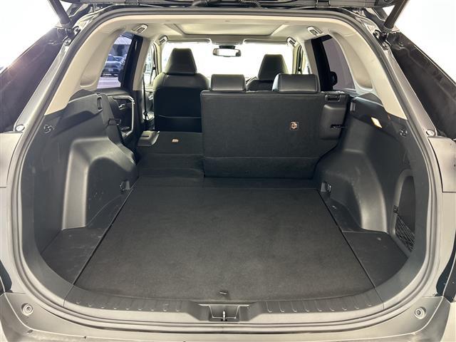 ＲＡＶ４ ハイブリッドＧ　禁煙車　純正９インチナビ　フルセグＴＶ／ＣＤ／ＤＶＤ／Ｂｌｕｅｔｏｏｔｈ／ＨＤＭＩ　サンルーフ　トヨタセーフティセンスシステム　衝突軽減ブレーキシス　オートハイビーム　レーダークルコン　ＥＴＣ（41枚目）