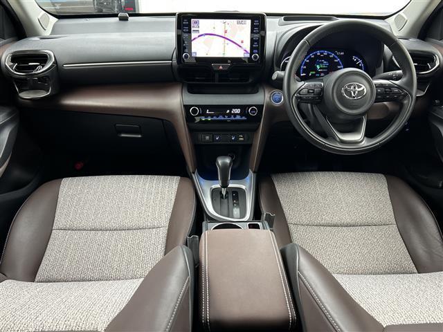 ヤリスクロス ハイブリッドZ 禁煙車/純正ナビ/パノラミックビューモニター/トヨタセーフティセンス/プリクラッシュセーフティ/レーダークルーズコントロール/オートマチックハイビーム/レーントレーシングアシスト/前席シートヒーター(3枚目)