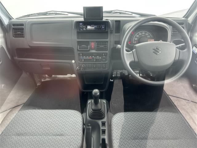 キャリイトラック ＫＣエアコン・パワステ　ＡＷＤ　ハ゛ックカメラ　社外オーテ゛ィオ（ＣＤ）　ＬＥＤヘット゛ライト　ＥＴＣ　ヘット゛ライトレヘ゛リンク゛スイッチ　スヘ゜アタイヤ付き　スヘ゜アキー１セット　荷台コ゛ムマット付き　人気ＭＴ車（2枚目）