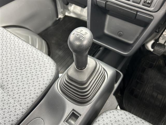 キャリイトラック ＫＣエアコン・パワステ　ＡＷＤ　ハ゛ックカメラ　社外オーテ゛ィオ（ＣＤ）　ＬＥＤヘット゛ライト　ＥＴＣ　ヘット゛ライトレヘ゛リンク゛スイッチ　スヘ゜アタイヤ付き　スヘ゜アキー１セット　荷台コ゛ムマット付き　人気ＭＴ車（8枚目）