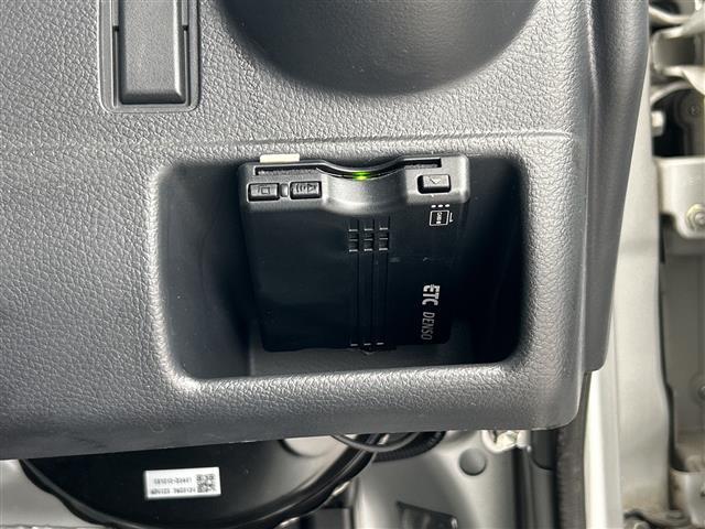 キャリイトラック ＫＣエアコン・パワステ　ＡＷＤ　ハ゛ックカメラ　社外オーテ゛ィオ（ＣＤ）　ＬＥＤヘット゛ライト　ＥＴＣ　ヘット゛ライトレヘ゛リンク゛スイッチ　スヘ゜アタイヤ付き　スヘ゜アキー１セット　荷台コ゛ムマット付き　人気ＭＴ車（9枚目）