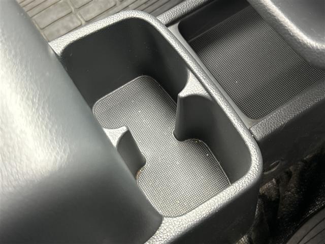 キャリイトラック ＫＣエアコン・パワステ　ＡＷＤ　ハ゛ックカメラ　社外オーテ゛ィオ（ＣＤ）　ＬＥＤヘット゛ライト　ＥＴＣ　ヘット゛ライトレヘ゛リンク゛スイッチ　スヘ゜アタイヤ付き　スヘ゜アキー１セット　荷台コ゛ムマット付き　人気ＭＴ車（11枚目）