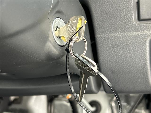 キャリイトラック ＫＣエアコン・パワステ　ＡＷＤ　ハ゛ックカメラ　社外オーテ゛ィオ（ＣＤ）　ＬＥＤヘット゛ライト　ＥＴＣ　ヘット゛ライトレヘ゛リンク゛スイッチ　スヘ゜アタイヤ付き　スヘ゜アキー１セット　荷台コ゛ムマット付き　人気ＭＴ車（12枚目）