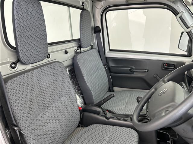 キャリイトラック ＫＣエアコン・パワステ　ＡＷＤ　ハ゛ックカメラ　社外オーテ゛ィオ（ＣＤ）　ＬＥＤヘット゛ライト　ＥＴＣ　ヘット゛ライトレヘ゛リンク゛スイッチ　スヘ゜アタイヤ付き　スヘ゜アキー１セット　荷台コ゛ムマット付き　人気ＭＴ車（13枚目）