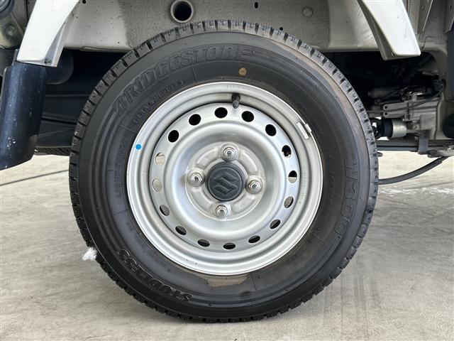キャリイトラック ＫＣエアコン・パワステ　ＡＷＤ　ハ゛ックカメラ　社外オーテ゛ィオ（ＣＤ）　ＬＥＤヘット゛ライト　ＥＴＣ　ヘット゛ライトレヘ゛リンク゛スイッチ　スヘ゜アタイヤ付き　スヘ゜アキー１セット　荷台コ゛ムマット付き　人気ＭＴ車（16枚目）