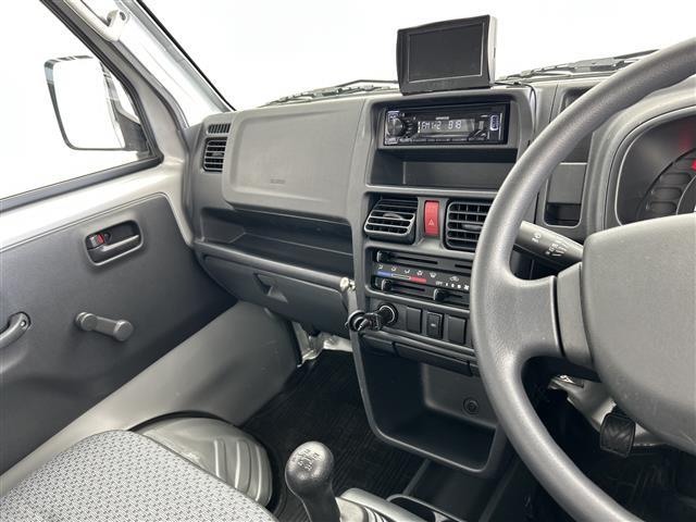 キャリイトラック ＫＣエアコン・パワステ　ＡＷＤ　ハ゛ックカメラ　社外オーテ゛ィオ（ＣＤ）　ＬＥＤヘット゛ライト　ＥＴＣ　ヘット゛ライトレヘ゛リンク゛スイッチ　スヘ゜アタイヤ付き　スヘ゜アキー１セット　荷台コ゛ムマット付き　人気ＭＴ車（24枚目）