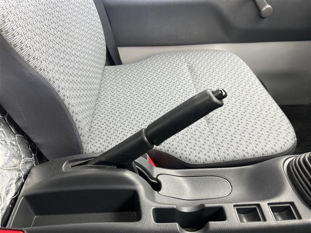 キャリイトラック ＫＣエアコン・パワステ　ＡＷＤ　ハ゛ックカメラ　社外オーテ゛ィオ（ＣＤ）　ＬＥＤヘット゛ライト　ＥＴＣ　ヘット゛ライトレヘ゛リンク゛スイッチ　スヘ゜アタイヤ付き　スヘ゜アキー１セット　荷台コ゛ムマット付き　人気ＭＴ車（25枚目）