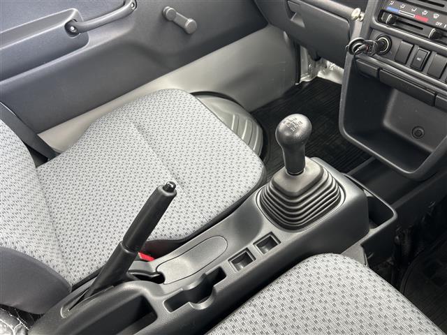 キャリイトラック ＫＣエアコン・パワステ　ＡＷＤ　ハ゛ックカメラ　社外オーテ゛ィオ（ＣＤ）　ＬＥＤヘット゛ライト　ＥＴＣ　ヘット゛ライトレヘ゛リンク゛スイッチ　スヘ゜アタイヤ付き　スヘ゜アキー１セット　荷台コ゛ムマット付き　人気ＭＴ車（26枚目）