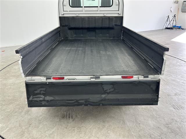 キャリイトラック ＫＣエアコン・パワステ　ＡＷＤ　ハ゛ックカメラ　社外オーテ゛ィオ（ＣＤ）　ＬＥＤヘット゛ライト　ＥＴＣ　ヘット゛ライトレヘ゛リンク゛スイッチ　スヘ゜アタイヤ付き　スヘ゜アキー１セット　荷台コ゛ムマット付き　人気ＭＴ車（37枚目）