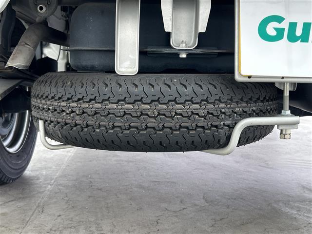 キャリイトラック ＫＣエアコン・パワステ　ＡＷＤ　ハ゛ックカメラ　社外オーテ゛ィオ（ＣＤ）　ＬＥＤヘット゛ライト　ＥＴＣ　ヘット゛ライトレヘ゛リンク゛スイッチ　スヘ゜アタイヤ付き　スヘ゜アキー１セット　荷台コ゛ムマット付き　人気ＭＴ車（42枚目）