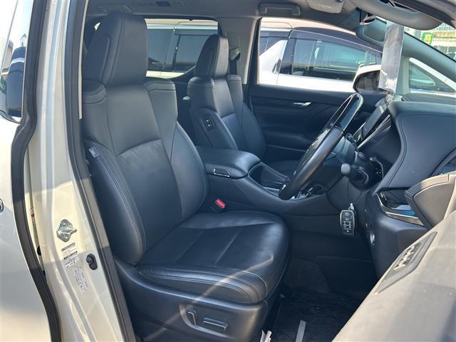 アルファード ２．５Ｓ　Ｃパッケージ　禁煙車　純正１０型ＳＤナビ　純正１２．１型フリップダウンモニター　トヨタセーフティセンス　衝突軽減ブレーキ　レーントレーシングアシスト　レーダークルーズコントロール　両側パワースライドドア　３眼ＬＥＤ（14枚目）