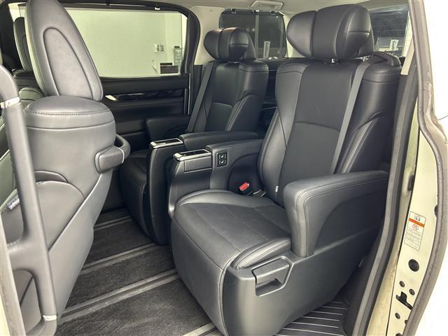 アルファード ２．５Ｓ　Ｃパッケージ　禁煙車　純正１０型ＳＤナビ　純正１２．１型フリップダウンモニター　トヨタセーフティセンス　衝突軽減ブレーキ　レーントレーシングアシスト　レーダークルーズコントロール　両側パワースライドドア　３眼ＬＥＤ（37枚目）