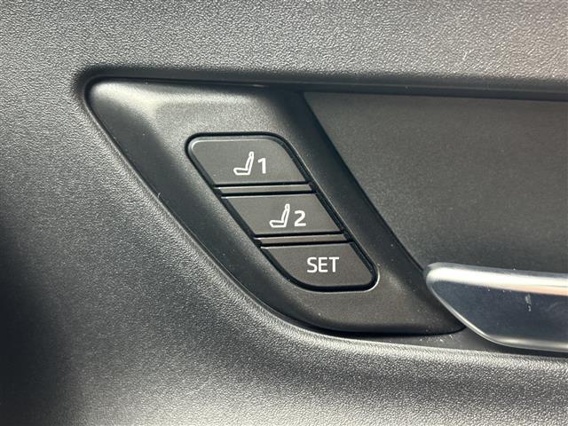 プリウス Ｚ　／禁煙車／純正ナビ／パノラミックビューモニター／ブラインドスポットモニター／パワーバックドア／運転席パワーシート（メモリ付き）／前席ベンチレーション／前席シートヒーター／トヨタセーフティセンス（11枚目）