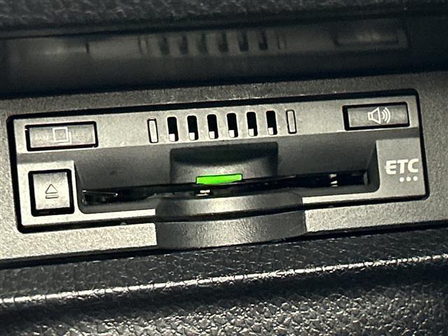 ヴォクシー ハイブリッドZS 煌 禁煙車 純正10型ナビ(フルセグ/CD/DVD/BT/AM/FM) 12.8型フリップダウンモニター バックカメラ フロントカメラ ドラレコ前後 シートヒーター トヨタセーフティーセンス クルコン(7枚目)