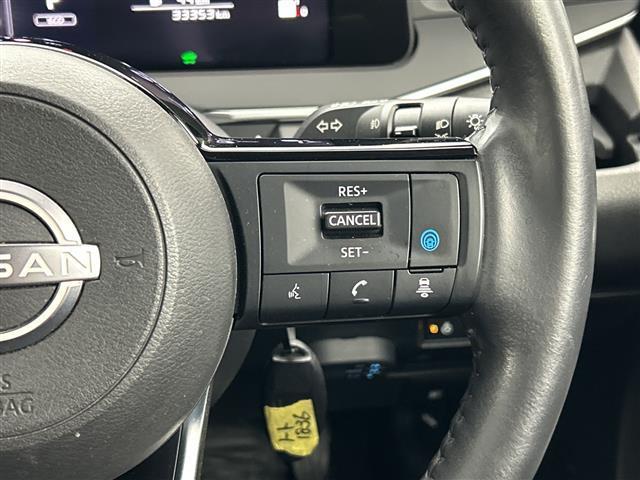 ノート Ｘ　禁煙車　純正９型ナビ　アラウンドビューモニター　エマージェンシーブレーキ　衝突軽減ブレーキ　レーンキープアシスト　プロパイロット　レーダークルーズコントロール　純正ＯＰ本革シート　ワイヤレス充電（6枚目）