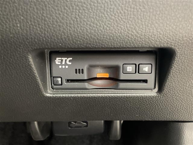 スイフトスポーツ ベースグレード　禁煙車　純正ナビ　クルーズコントロール　シートヒーター　ビルトインＥＴＣ　パドルシフト　ドライブレコーダー　ＴＶキャンセラー　オートライト　全方位カメラ　ステアリングスイッチ　衝突軽減ブレーキ（7枚目）