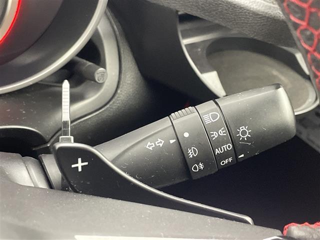 スイフトスポーツ ベースグレード　禁煙車　純正ナビ　クルーズコントロール　シートヒーター　ビルトインＥＴＣ　パドルシフト　ドライブレコーダー　ＴＶキャンセラー　オートライト　全方位カメラ　ステアリングスイッチ　衝突軽減ブレーキ（9枚目）