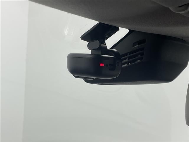 スイフトスポーツ ベースグレード　禁煙車　純正ナビ　クルーズコントロール　シートヒーター　ビルトインＥＴＣ　パドルシフト　ドライブレコーダー　ＴＶキャンセラー　オートライト　全方位カメラ　ステアリングスイッチ　衝突軽減ブレーキ（10枚目）