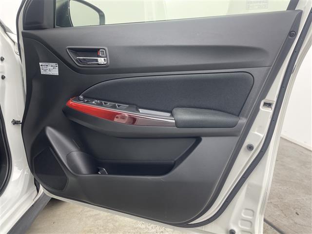 スイフトスポーツ ベースグレード　禁煙車　純正ナビ　クルーズコントロール　シートヒーター　ビルトインＥＴＣ　パドルシフト　ドライブレコーダー　ＴＶキャンセラー　オートライト　全方位カメラ　ステアリングスイッチ　衝突軽減ブレーキ（42枚目）