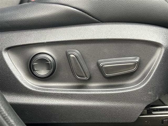 カローラクロス ハイブリッド　Ｚ　禁煙車／純正ディスプレイオーディオ／全方位カメラ／トヨタセーフティセンス／レーダークルーズコントロール／前席シートヒーター／パワーバックドア／ＢＳＭ／オートハイビーム／ハーフレザーシート／ＥＴＣ（10枚目）