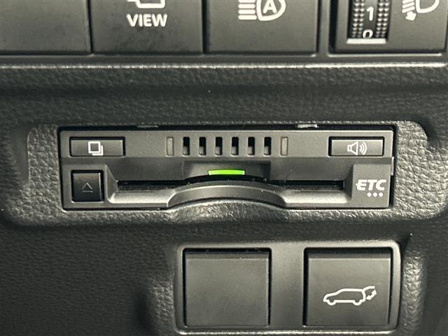 カローラクロス ハイブリッド　Ｚ　禁煙車／純正ディスプレイオーディオ／全方位カメラ／トヨタセーフティセンス／レーダークルーズコントロール／前席シートヒーター／パワーバックドア／ＢＳＭ／オートハイビーム／ハーフレザーシート／ＥＴＣ（11枚目）