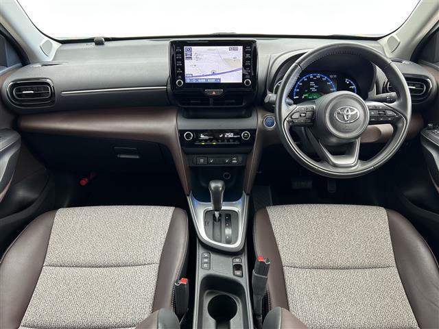 ヤリスクロス ハイブリッドＺ　禁煙車／純正ディスプレイオーディオ／全方位カメラ／ＴｏｙｏｔａＳａｆｅｔｙＳｅｎｓｅ／ビルトインＥＴＣ２．０／レーダークルーズコントロール／ブラインドスポットモニター／ハーフレザーシート（2枚目）