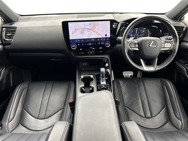 ＮＸ ＮＸ３５０ｈ　Ｆスポーツ　禁煙車　純正１４インチディスプレイオーディオＰｌｕｓ　ムーンルーフ　３眼ＬＥＤ　純正ＯＰオレンジキャリパー　パノラミックビューモニター　ＬｅｘｕｓＳａｆｅｔｙ＋　レーダークルーズコントロール　ＢＳＭ（3枚目）