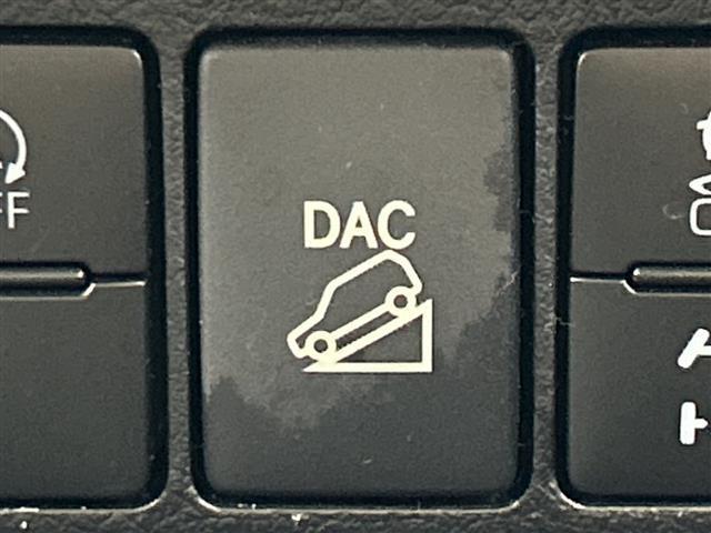 ハイラックス Ｚ　禁煙車／パートタイム４ＷＤ／社外９インチサイバーナビ／バックカメラ／トヨタセーフティセンス／レーダークルーズコントロール／クリアランスソナー／ビルトインＥＴＣ２．０／ドライブレコーダー／オートライト（7枚目）