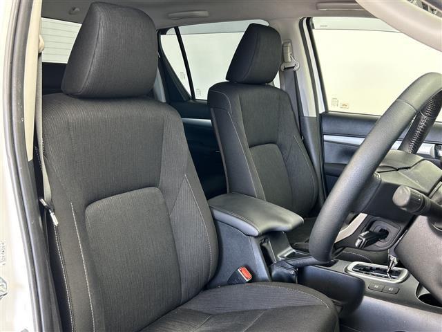 ハイラックス Ｚ　禁煙車／パートタイム４ＷＤ／社外９インチサイバーナビ／バックカメラ／トヨタセーフティセンス／レーダークルーズコントロール／クリアランスソナー／ビルトインＥＴＣ２．０／ドライブレコーダー／オートライト（14枚目）